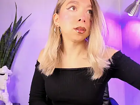 victoria qq online show from November 4, 2025, 4:17 pm