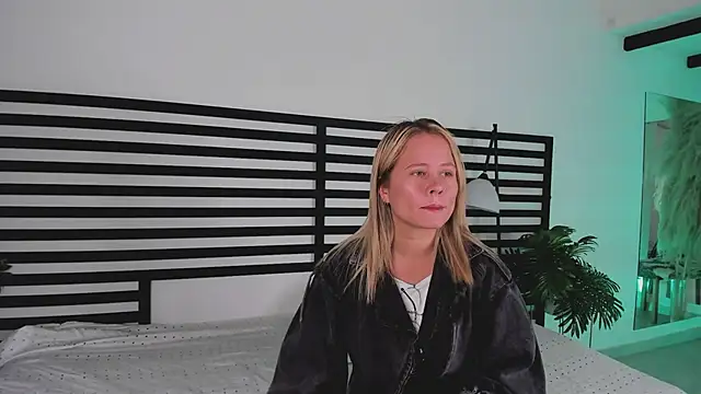 stefanny ruiz  online show from January 21, 2025, 12:29 pm