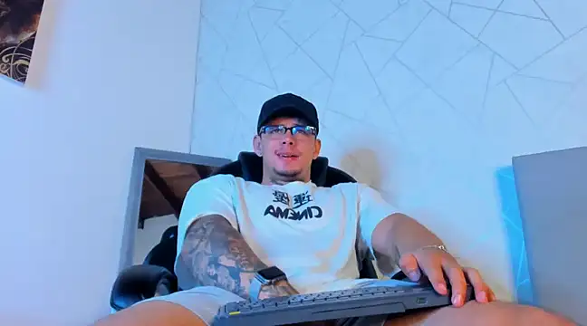 NoahhBrown online show from February 18, 2025, 3:21 am