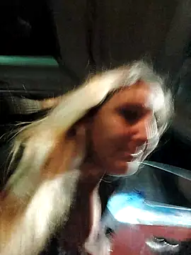 BecciDeluxe online show from September 23, 2025, 8:01 pm