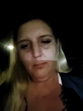 BecciDeluxe online show from October 17, 2025, 8:33 pm