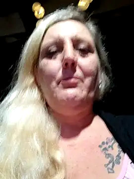 Snapshot of BecciDeluxe chatting on June 9, 2026, 9:59 pm BecciDeluxe online show from June 9, 2026, 9:59 pm
