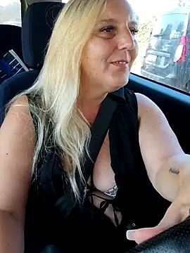 Snapshot of BecciDeluxe chatting on July 7, 2026, 3:49 pm BecciDeluxe online show from July 7, 2026, 3:49 pm