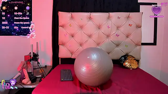 Snapshot of cleopatraa chatting on February 3, 2026, 6:35 pm cleopatraa online show from February 3, 2026, 6:35 pm