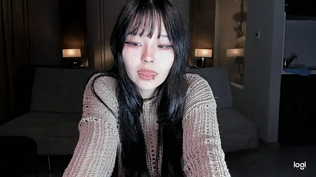 Snapshot of hee_young11 chatting on March 17, 2025, 12:57 pm hee young11 online show from March 17, 2025, 12:57 pm