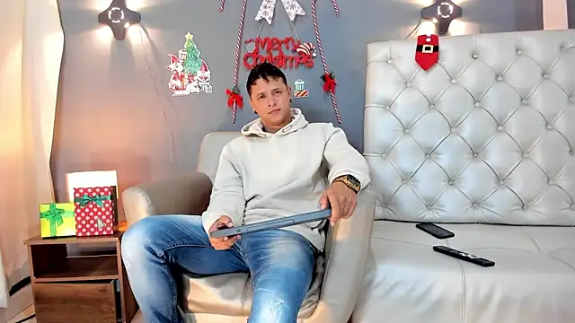 Snapshot of MITCHELL_BURNS chatting on December 14, 2024, 11:45 pm MITCHELL BURNS online show from December 14, 2024, 11:45 pm