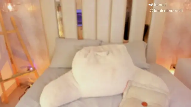 Nicolemorelli2 online show from May 24, 2026, 7:41 pm