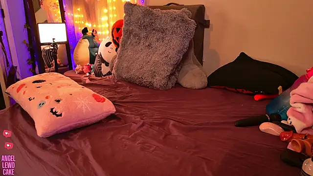 Angel-Lewd-Cake online show from December 1, 2025, 9:20 pm