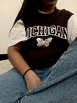 sweet jia23 online show from November 7, 2025, 4:45 am