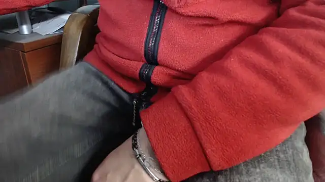 smoothandtiny online show from February 4, 2025, 2:10 pm
