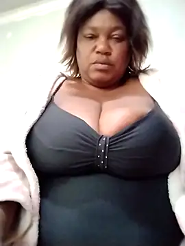Snapshot of MATUREBUSSTY chatting on September 27, 2025, 2:44 pm MATUREBUSSTY online show from September 27, 2025, 2:44 pm