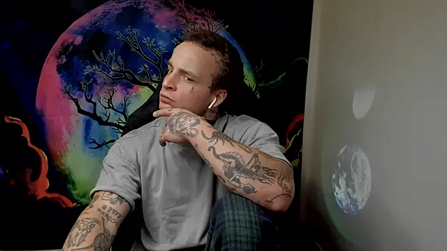 layneinchains online show from December 11, 2024, 8:18 pm