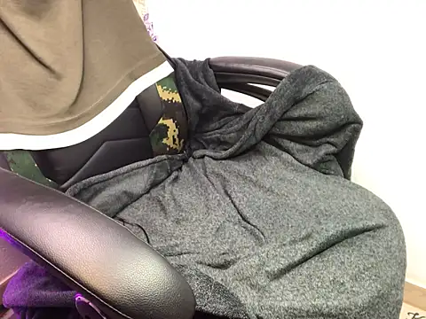 layneinchains online show from October 13, 2025, 7:52 am