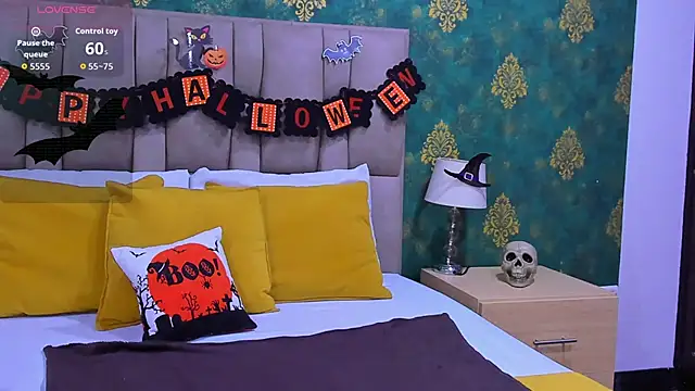 SuzanSmithh online show from October 21, 2025, 11:11 am