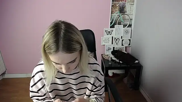 viktoria lovely online show from September 12, 2025, 10:04 am