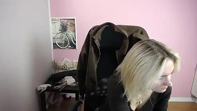 viktoria lovely online show from April 15, 2026, 9:49 am