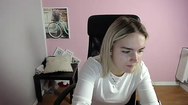 Snapshot of viktoria_lovely chatting on July 6, 2026, 6:32 am viktoria lovely online show from July 6, 2026, 6:32 am
