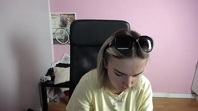 Snapshot of viktoria_lovely chatting on July 22, 2026, 8:06 am viktoria lovely online show from July 22, 2026, 8:06 am