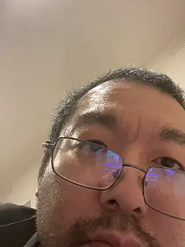 Yueli198511 online show from June 13, 2026, 9:46 pm