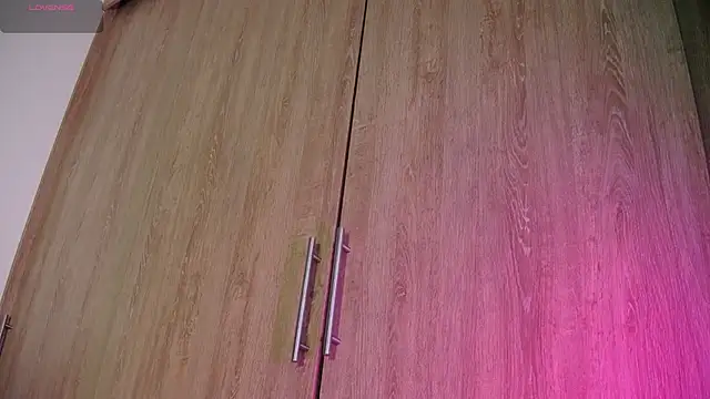 aidaadams online show from November 7, 2025, 11:21 am