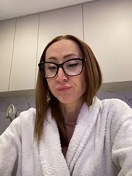 Snapshot of LauraDavis chatting on February 22, 2026, 2:37 pm LauraDavis online show from February 22, 2026, 2:37 pm