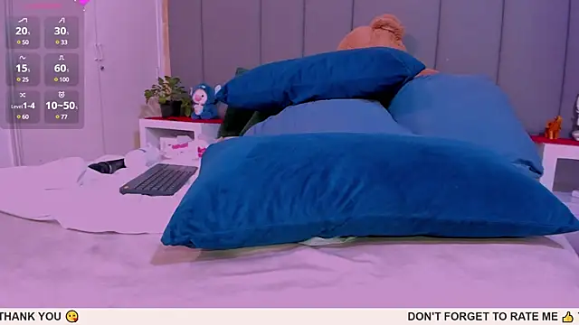 Snapshot of JulianaMiller chatting on January 14, 2025, 4:36 am JulianaMiller online show from January 14, 2025, 4:36 am