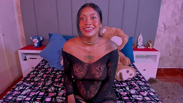Snapshot of JulianaMiller chatting on January 19, 2025, 1:43 am JulianaMiller online show from January 19, 2025, 1:43 am