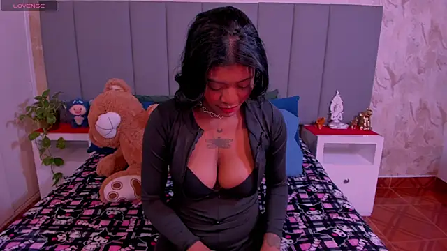 Snapshot of JulianaMiller chatting on January 25, 2025, 2:04 am JulianaMiller online show from January 25, 2025, 2:04 am