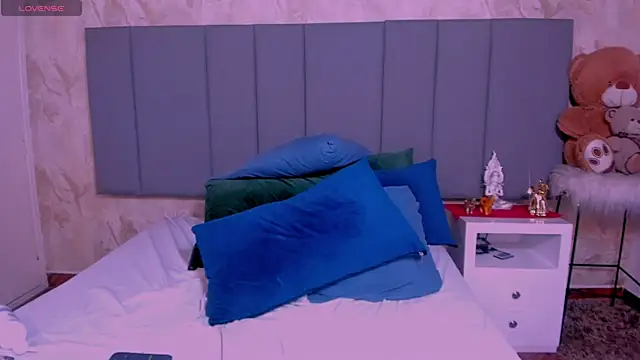 Snapshot of JulianaMiller chatting on February 28, 2025, 3:48 am JulianaMiller online show from February 28, 2025, 3:48 am