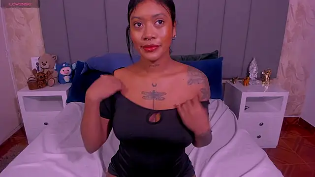 Snapshot of JulianaMiller chatting on March 12, 2025, 2:20 am JulianaMiller online show from March 12, 2025, 2:20 am