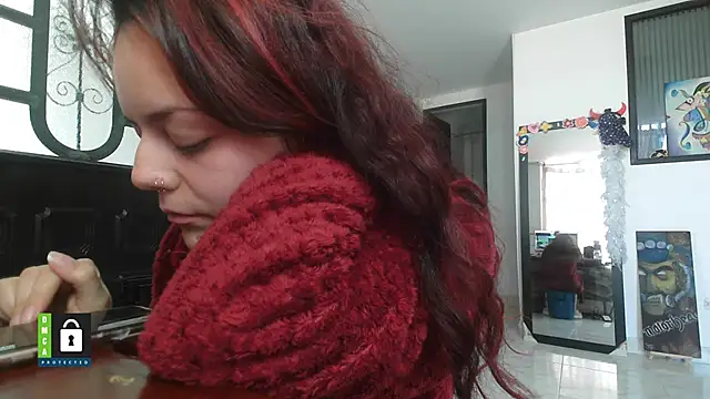 Scarletleon77 online show from October 23, 2025, 1:32 pm