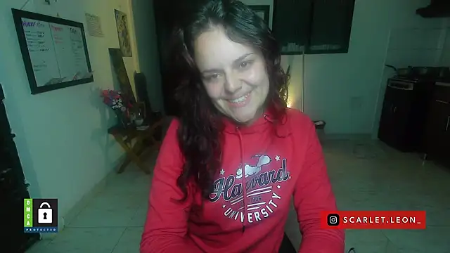 Scarletleon77 online show from April 10, 2026, 11:42 pm