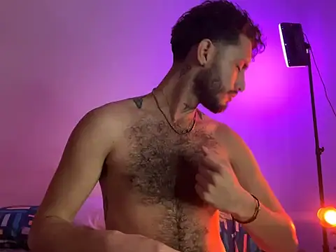 Snapshot of axel_giracr chatting on January 4, 2025, 11:38 pm axel giracr online show from January 4, 2025, 11:38 pm