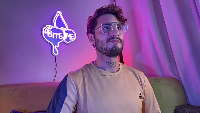 axel giracr online show from December 1, 2025, 10:26 pm