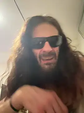 Snapshot of Sluckkkbigdk chatting on April 4, 2026, 3:27 am Sluckkkbigdk online show from April 4, 2026, 3:27 am