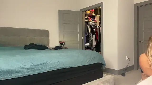 ElenaErickson online show from December 19, 2024, 12:02 am