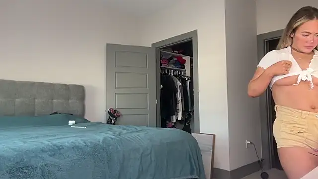 ElenaErickson online show from January 1, 2025, 8:58 pm