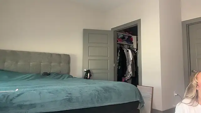 ElenaErickson online show from January 8, 2025, 9:01 pm