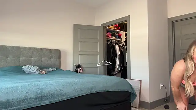 ElenaErickson online show from January 15, 2025, 8:05 pm