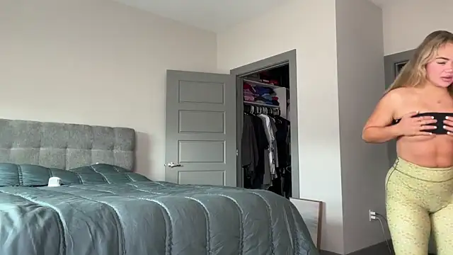 ElenaErickson online show from March 12, 2025, 7:59 pm