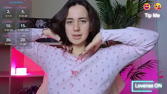 SweetieKendl online show from March 3, 2026, 9:21 pm