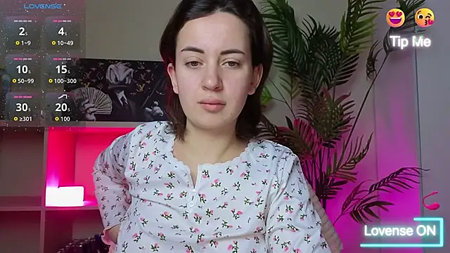 SweetieKendl online show from April 7, 2026, 9:48 pm