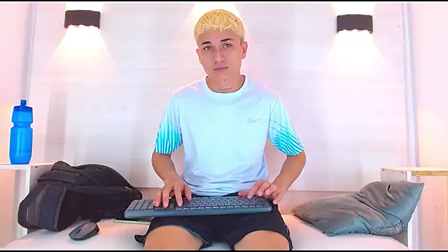 Snapshot of jeic_18 chatting on September 26, 2025, 2:43 pm jeic 18 online show from September 26, 2025, 2:43 pm