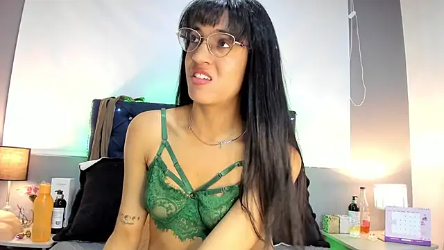 valentinabaez online show from October 2, 2025, 5:09 pm