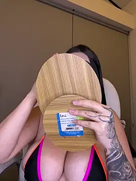 Snapshot of misslollipop04 chatting on February 11, 2026, 4:39 am misslollipop04 online show from February 11, 2026, 4:39 am