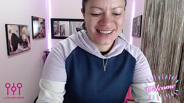 Cristal w online show from October 17, 2025, 12:30 pm