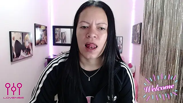 Cristal w online show from October 27, 2025, 1:37 pm