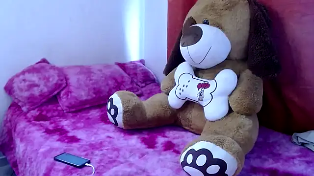 Cristal w online show from February 4, 2026, 1:06 pm