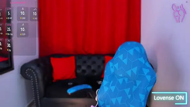 Lila Pinky online show from December 3, 2025, 1:09 pm