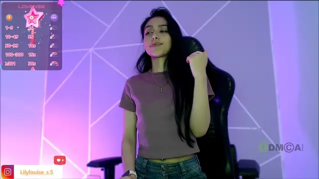 lilylouisee online show from November 7, 2025, 2:55 am